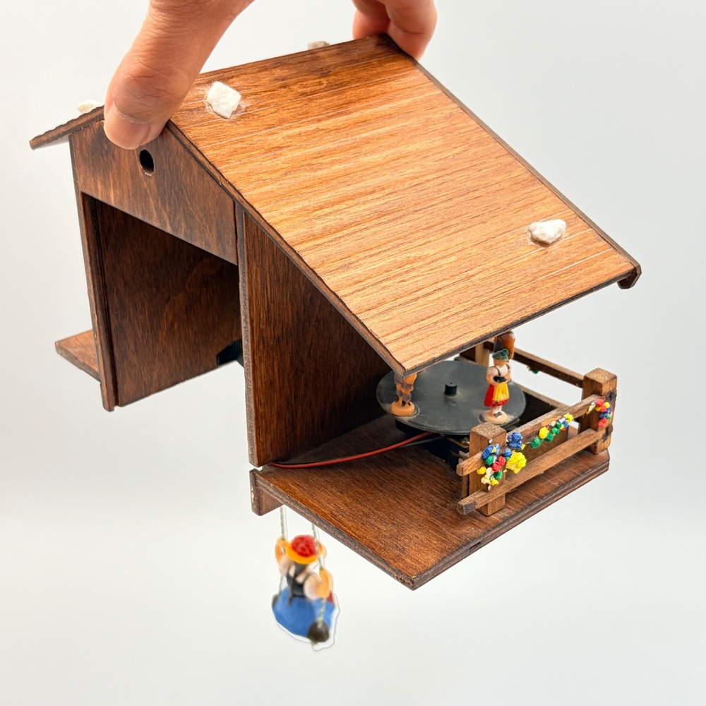 VTG Hermle Quartz 2200 German Cuckoo Clock Chalet Dancers Deer Alpine Wood House - Picture 6 of 17